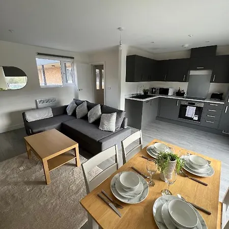 2 Bedroom City Centre Apartment In Hemel Hempstead Exterior photo